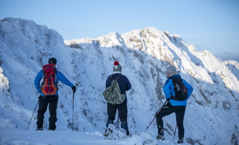<p>Eine Schneeschuhtour mit den Guides des Karawanken UNESCO Global Geoparks eröffnet dir ganz neue Einblicke. Sie kennen die Karawanken wie ihre Westentasche und haben die ein oder Geschichte für dich auf Lager. </p><p>Petzen, Gemeinde Feistritz ob Bleiburg, Schneeschuhtour, Winter &amp; Schnee, Guide, Geopark, Jänner 2021</p>