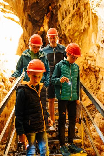 <p>Familienexpedition in die Obir Tropfsteinhöhlen sind ein wahres Wow-Erlebnis. Mit fachkundiger Führung entdeckt man hier Naturwunder, die über die Jahrtausende entstanden sind.</p><p>Ausflugsziel Kärnten Card, Karawanken UNESCO Global Geopark, Gemeinde Bad Eisenkappel</p>