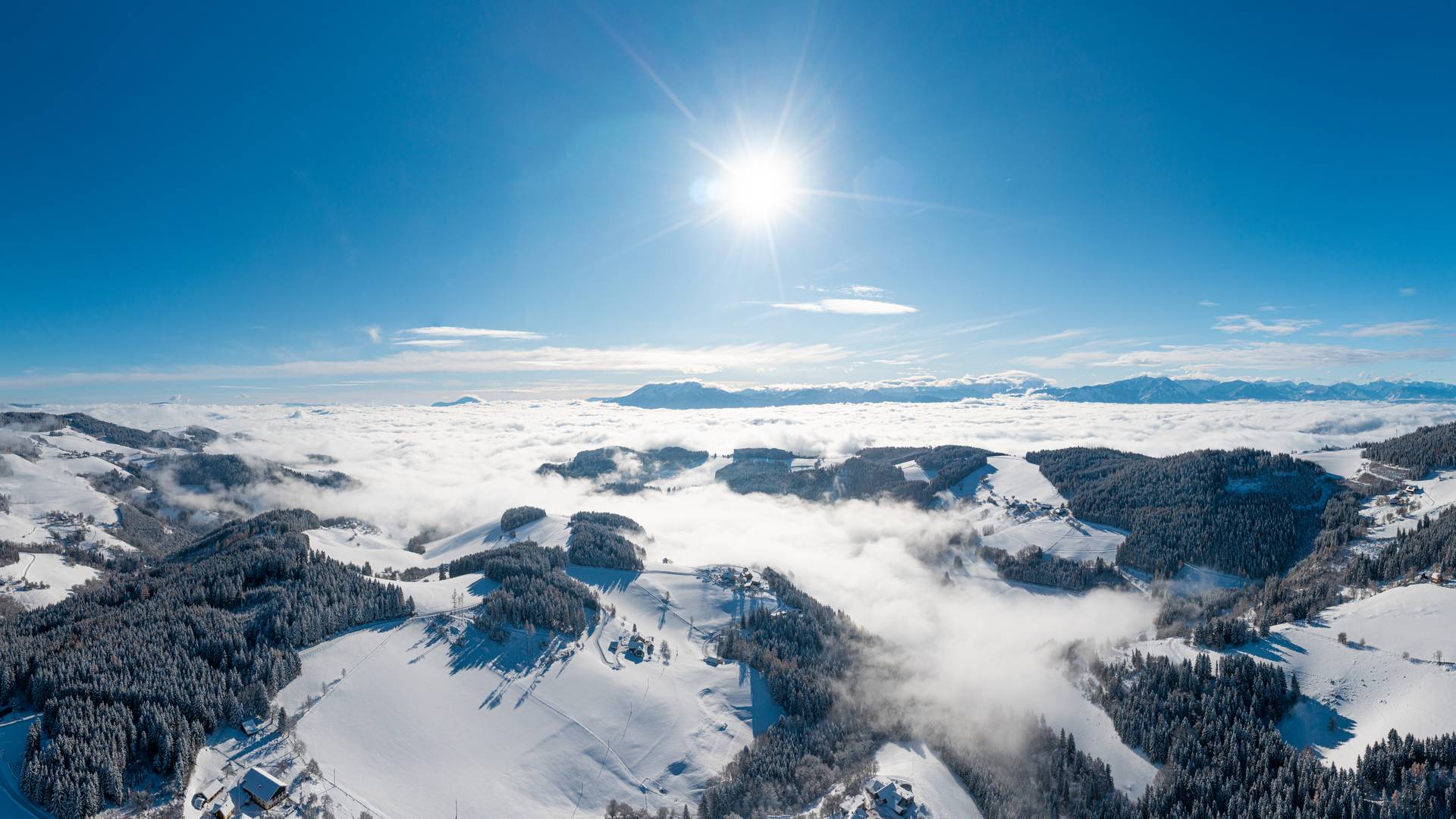 <p>Winterimpressionen in der Gemeinde Diex im Dezember 2021</p><p>Panorama Aufnahmen, Winterlandschaft, Sonnenort Diex, Karawanken von Norden</p>