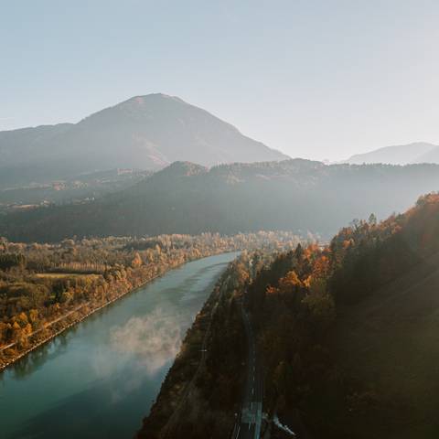 <p>Drau bei Gallizien</p><p>Herbst</p><p>Drohnenaufnahme</p><p>@David: Wir sollten vielleicht einen Ordner "Drau" in der Rubrik "Seen &amp; Wasser" einführen.</p><p>Haben einige Bilder die nicht der Stausee Völkermarkt zuzuordnen ist.</p>