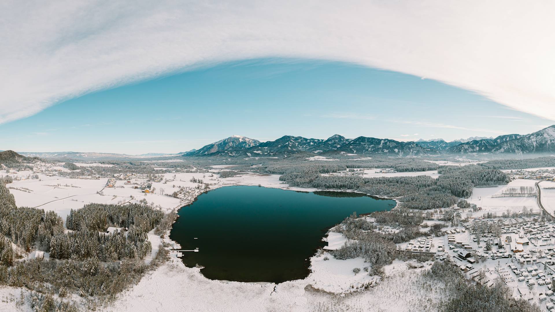 <p>Winterimpressionen von der Seenikone Klopeiner See und Kleinsee.</p><p>Gemeinde Sankt Kanzian, St. Kanzian, Dezember, Drohne, Winter &amp; Schnee</p>