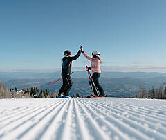 <p>Spätwinterlicher Skitag zu zweit auf der Petzen in der Gemeinde Feistritz ob Bleiburg im März 2021. Im Tag zeigen sich schon die ersten Frühlings</p><p>Gemeinde Feistritz ob Bleiburg, Paar, Winter &amp; Schnee</p>
