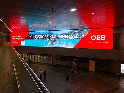 Wien Hauptbahnhof: MEGA Videoscreen