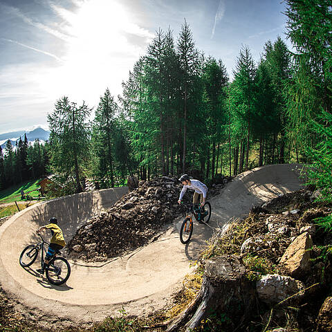 MTB BIKEPARK Petzen Suedkaernten c LEOPOLDHERMANN Kurve